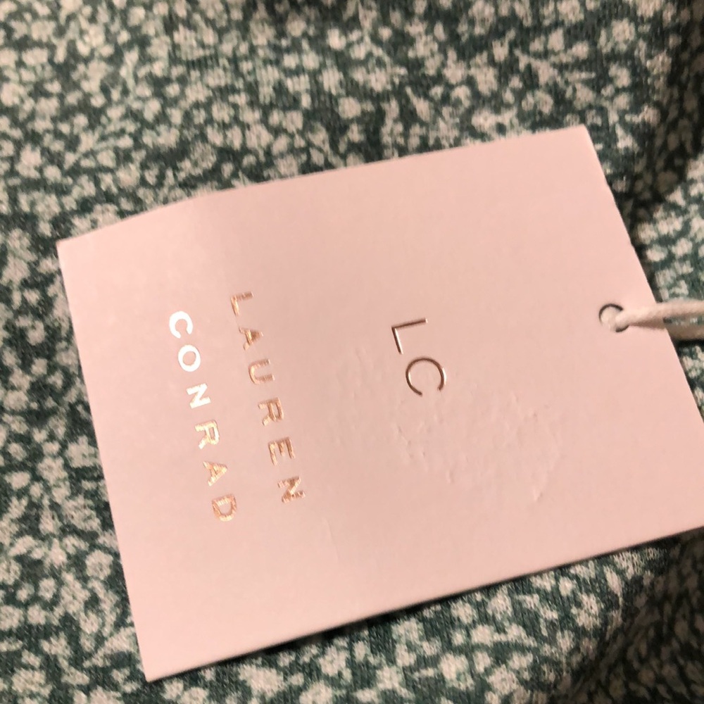 NWT LAUREN CONRAD . Ladies top. - Picture 7 of 7